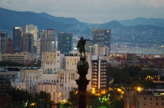 Столица Каталонии Барселона. Вид с памятником Колумбу.